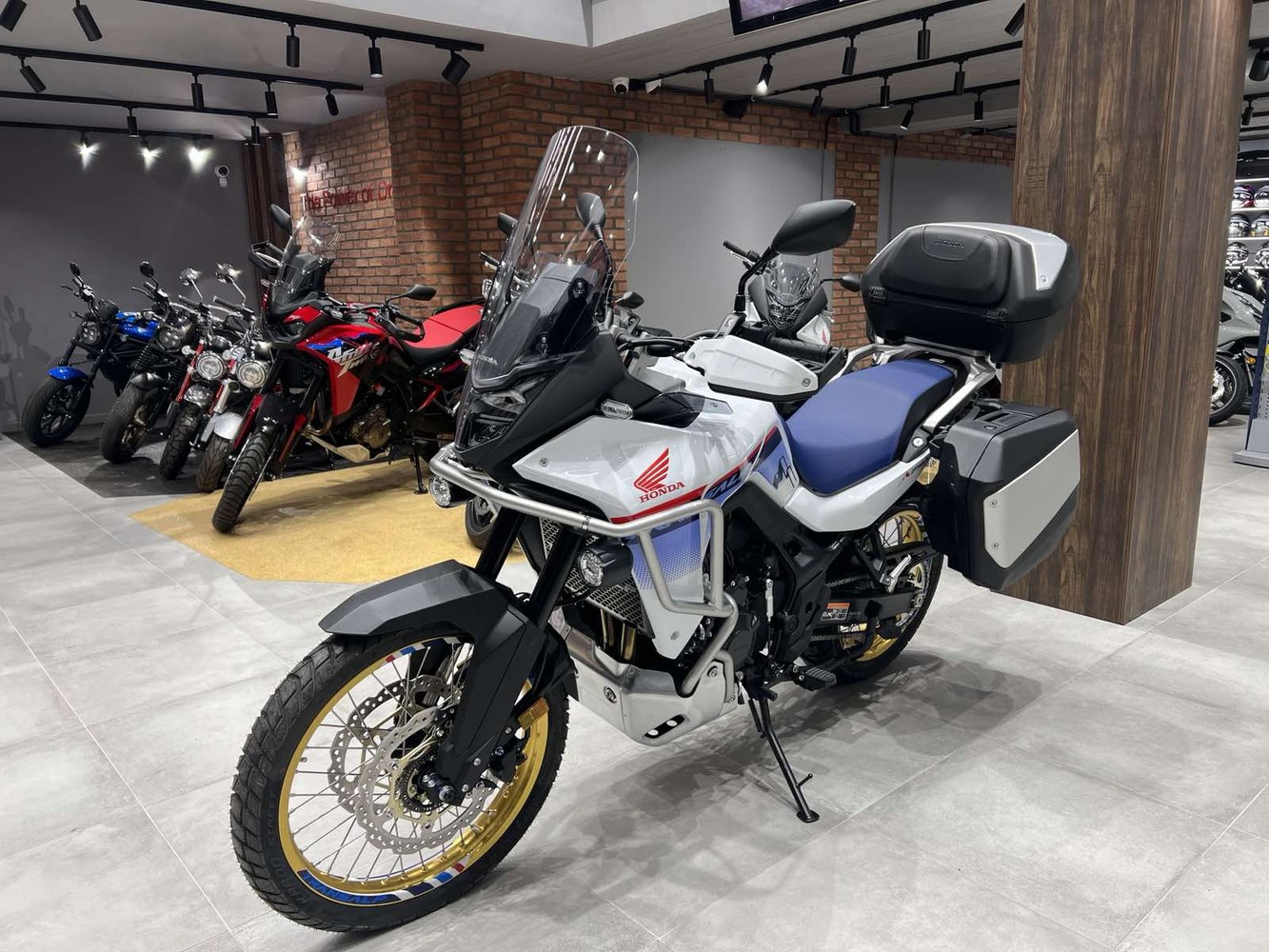 Honda CBR 600 2026 RR *ΕΠΩΝΥΜΑ ΔΩΡΑ+ΤΕΛΗ '26*-thumb-4